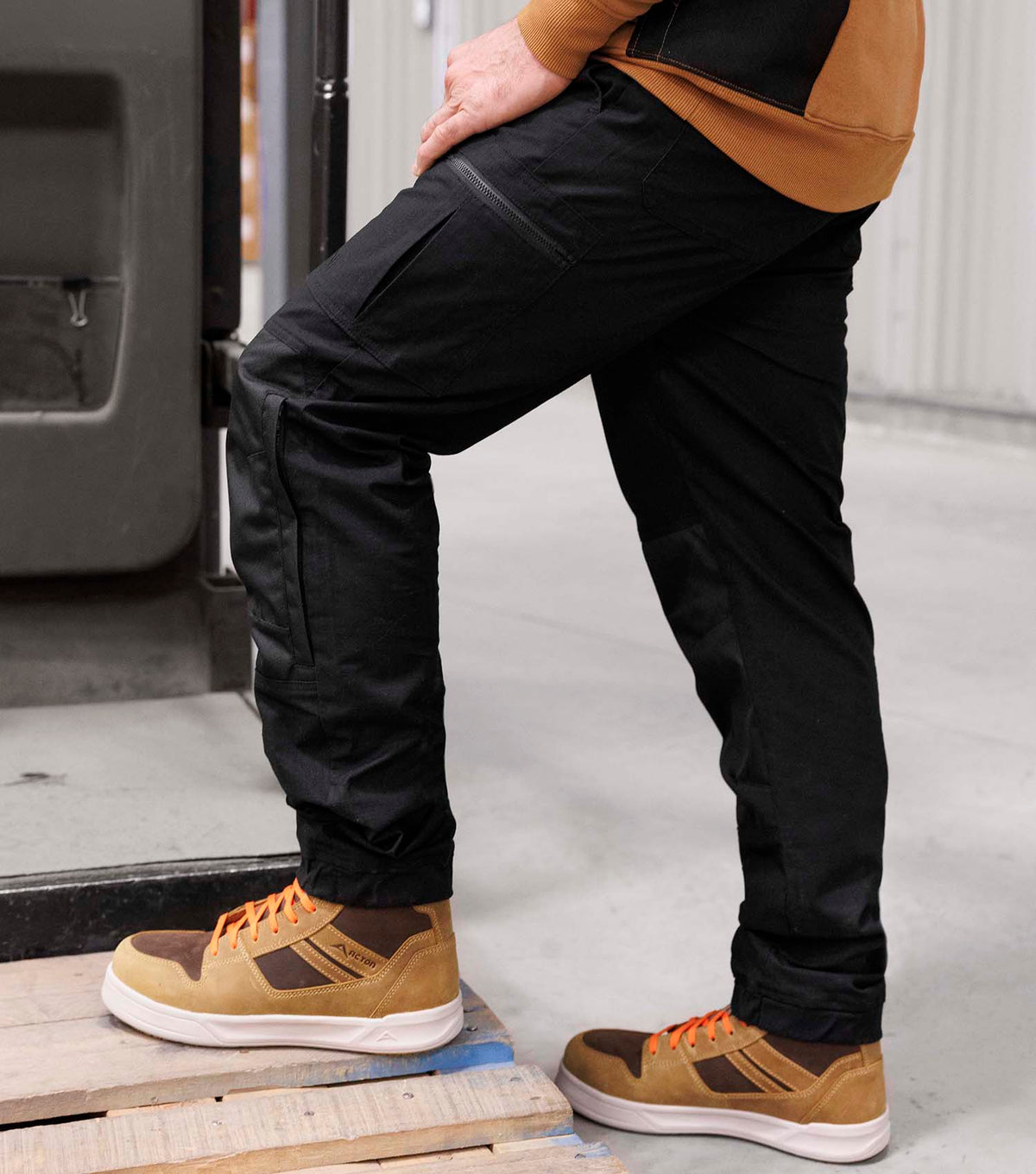 NT8003 | Lightweight multi-purpose work pants with relaxed fit